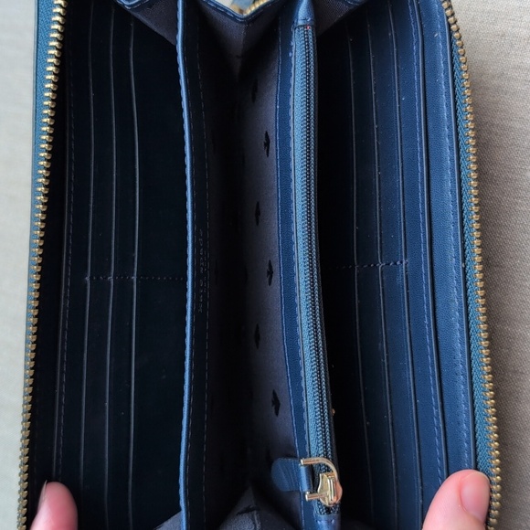 Kate Spade Accordion Zip Leather Wallet In Navy Blue EUC - Picture 4 of 9